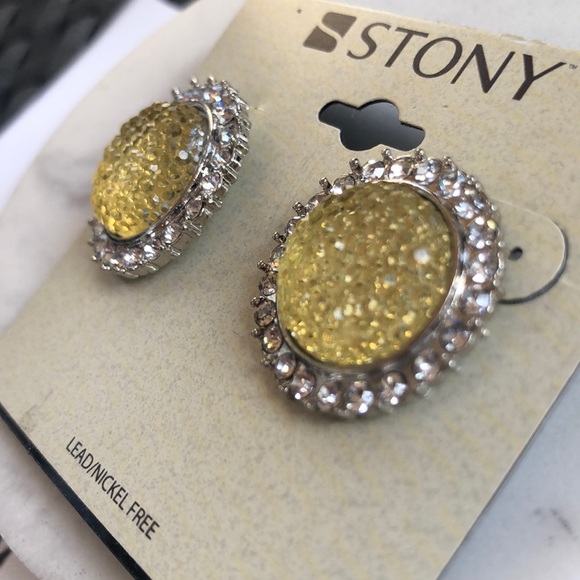 Circle Earrings - Picture 13 of 17